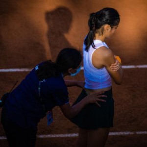 星空体育app官方下载-美网冠军焦点战失望收场 拉杜卡努要步安德后尘？